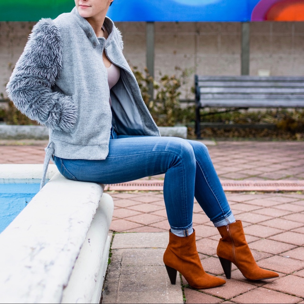 SOLD OUT 🥳 Faux Fur Sleeves Moto Jacket